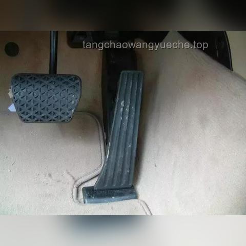 “左脚刹车，右脚油门”操作推崇现象研究